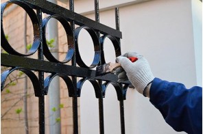 What is the best paint for ironwork?